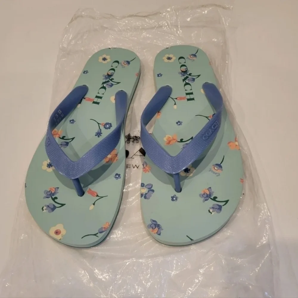 Coach NWOT  Zak Floral Flip-flops sandals.